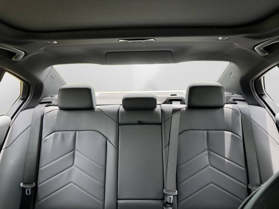 2027 BMW 5 Series 550e - Photo 11