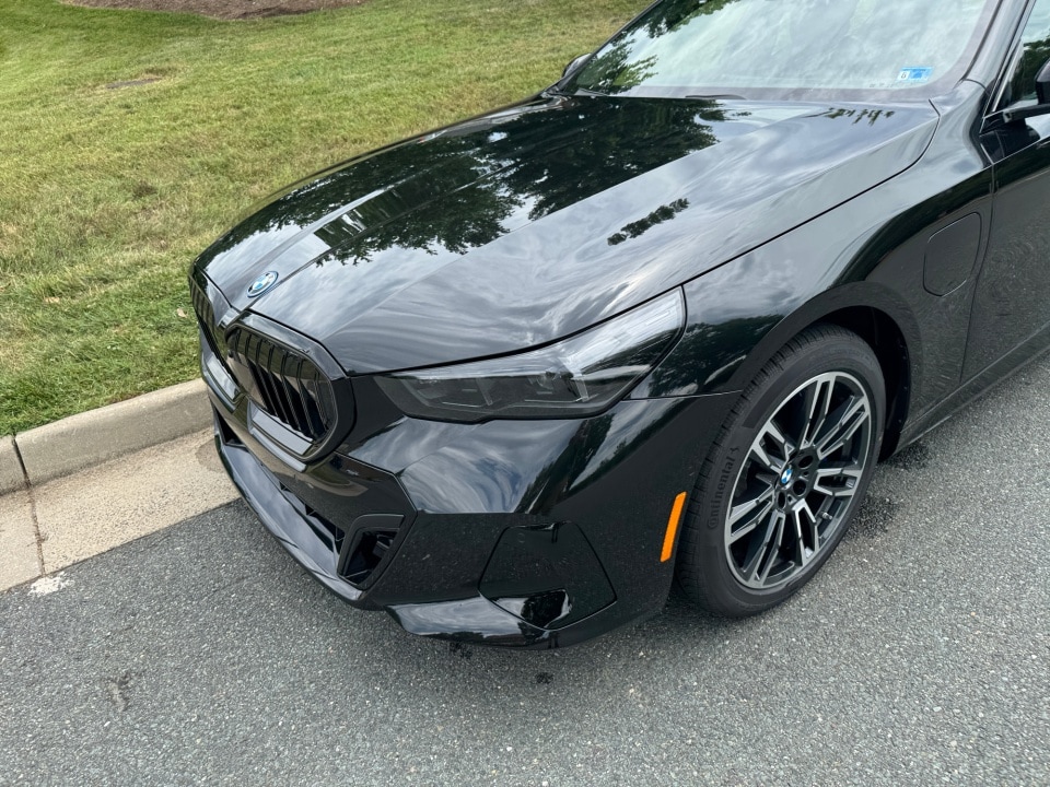 2027 BMW 5 Series 550e - Photo 25