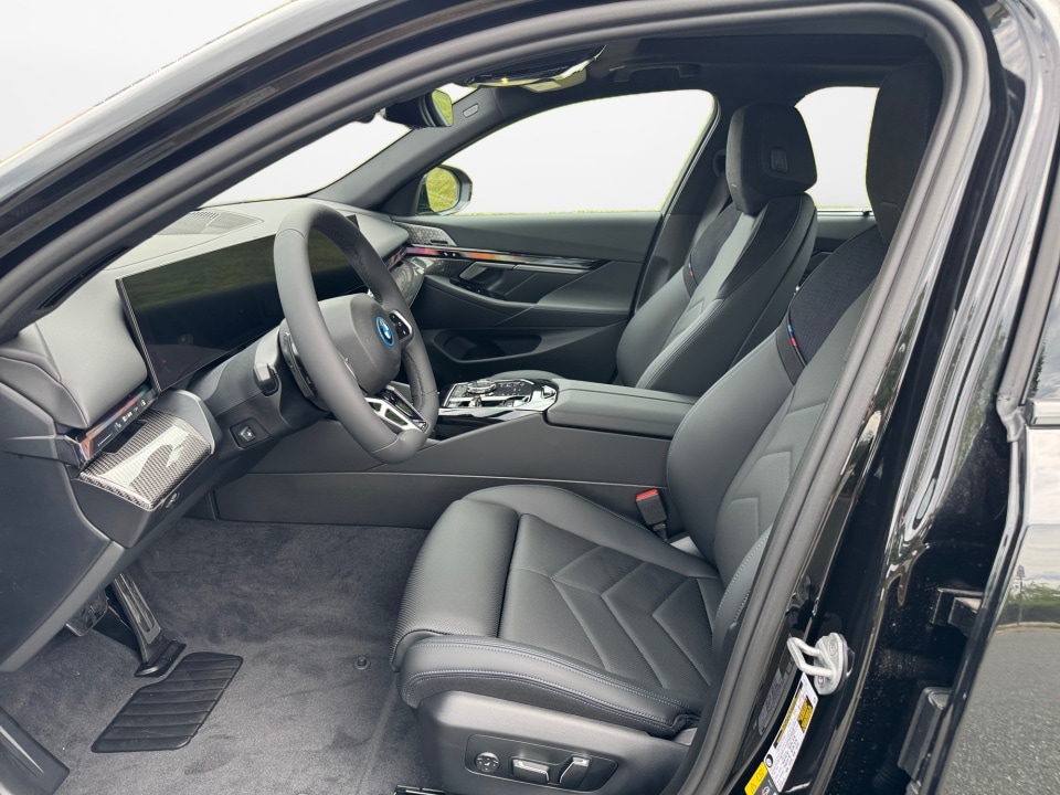 2027 BMW 5 Series 550e - Photo 8