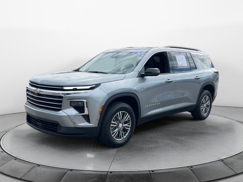 Used 2025 Chevrolet Traverse LT SUV