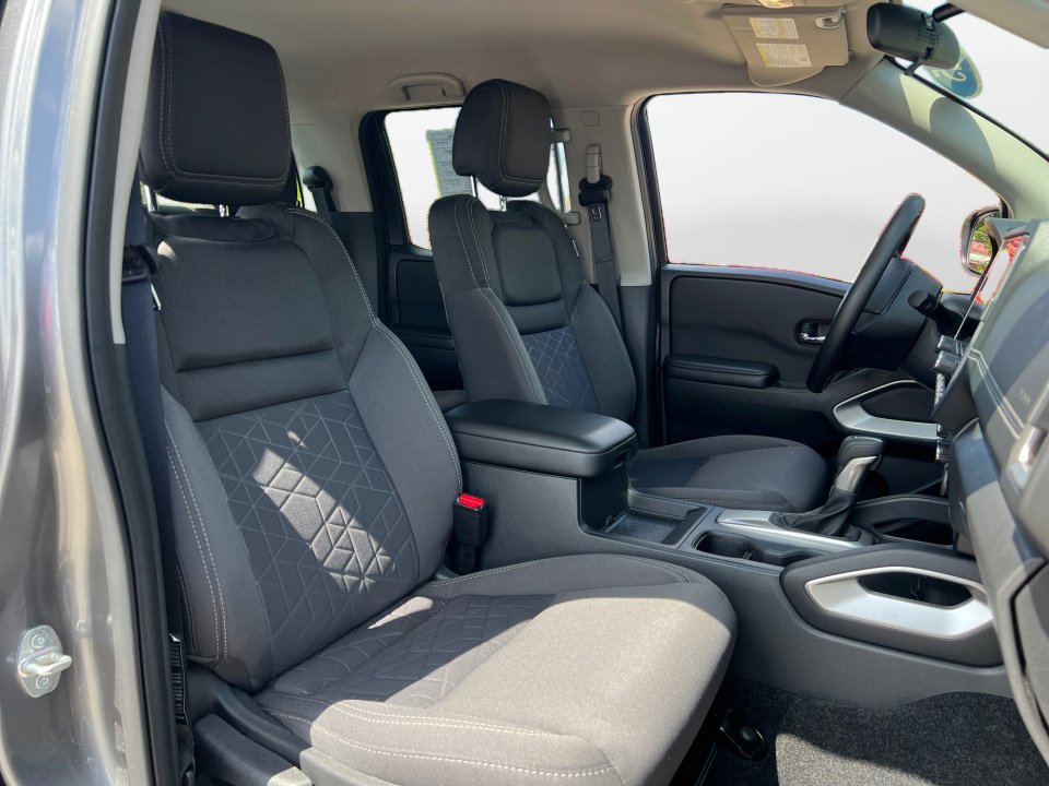 2025 Nissan Frontier SV - Photo 9