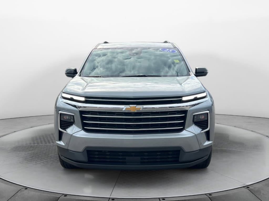 Used 2025 Chevrolet Traverse LT SUV