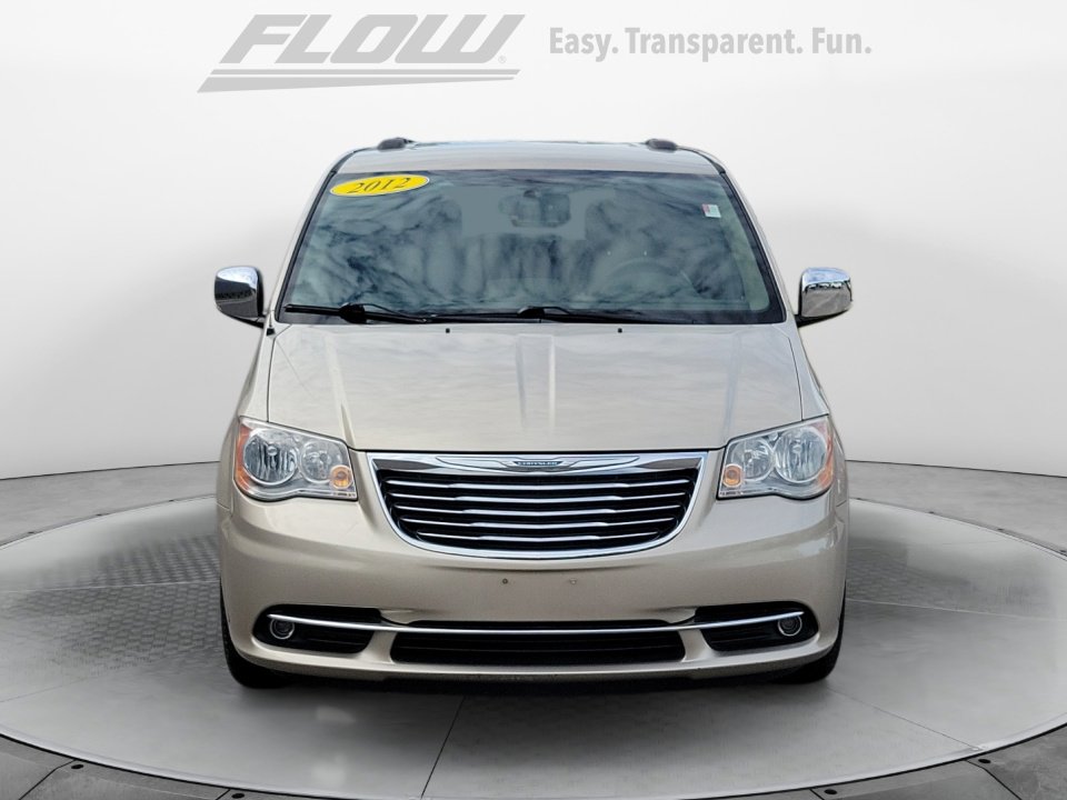 2012 Chrysler Town & Country photo 2
