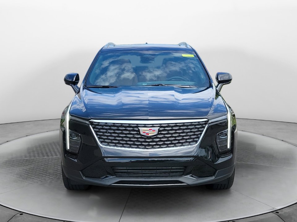 2025 Cadillac XT4 Premium Luxury photo 2