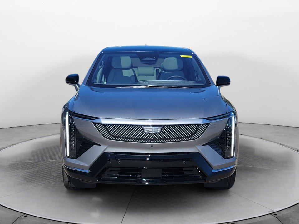 2025 Cadillac Optiq Luxury photo 2