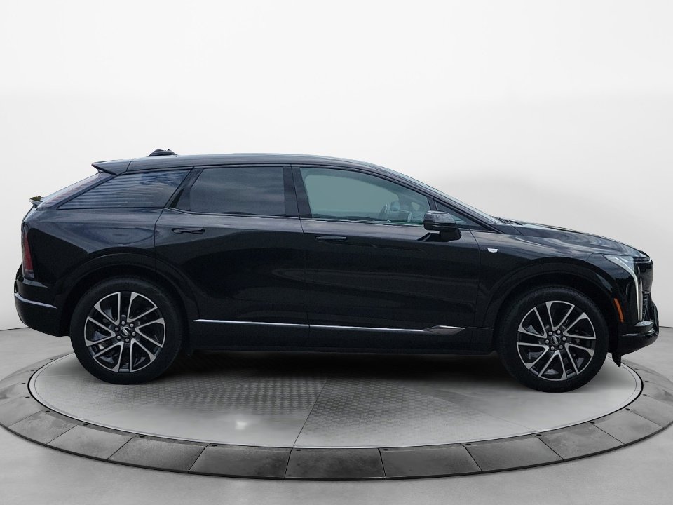 2026 Cadillac OPTIQ Sport - Photo 8