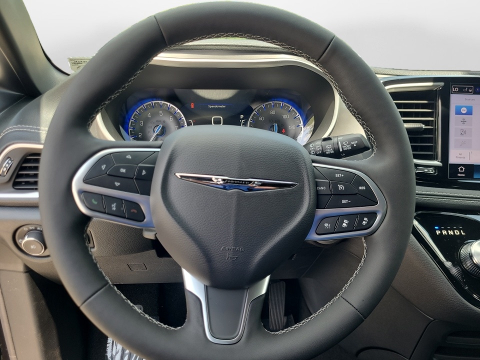 2025 Chrysler Pacifica Select - Photo 10