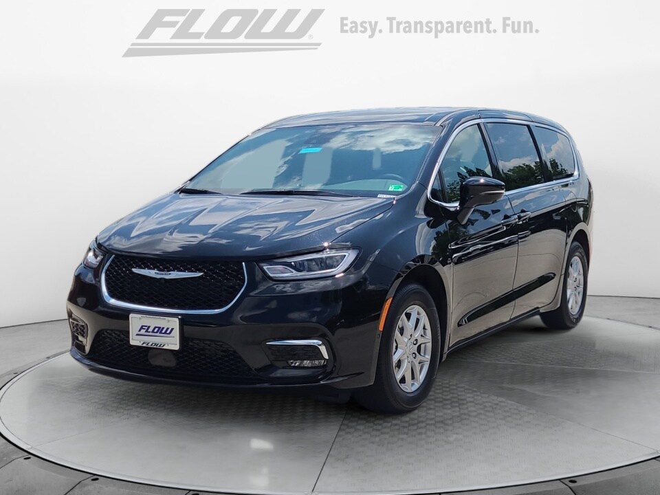 2025 Chrysler Pacifica photo 3