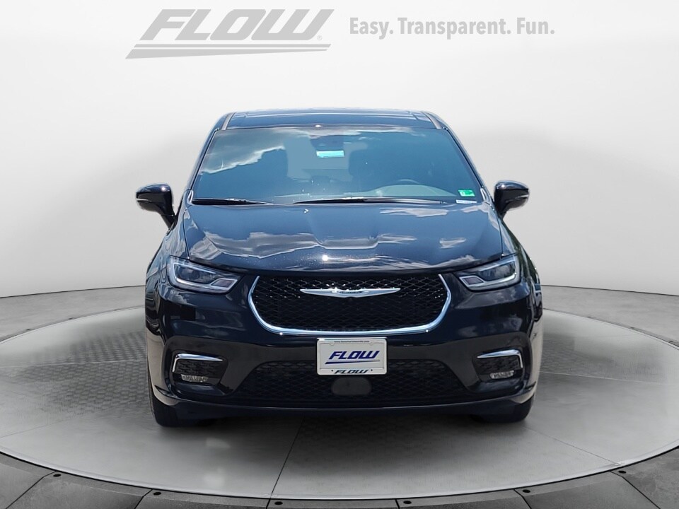 2025 Chrysler Pacifica photo 2