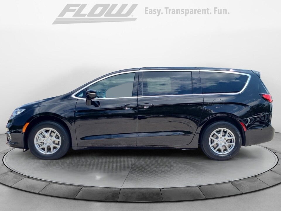 2025 Chrysler Pacifica photo 4