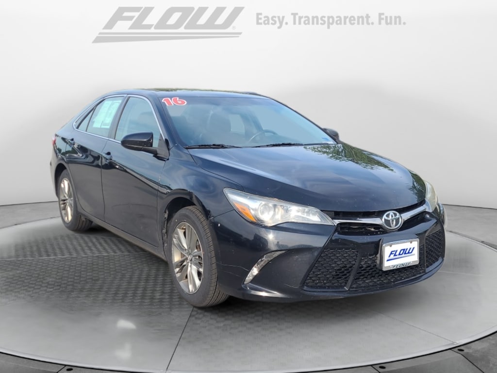 Used 2016 Toyota Camry SE Sedan