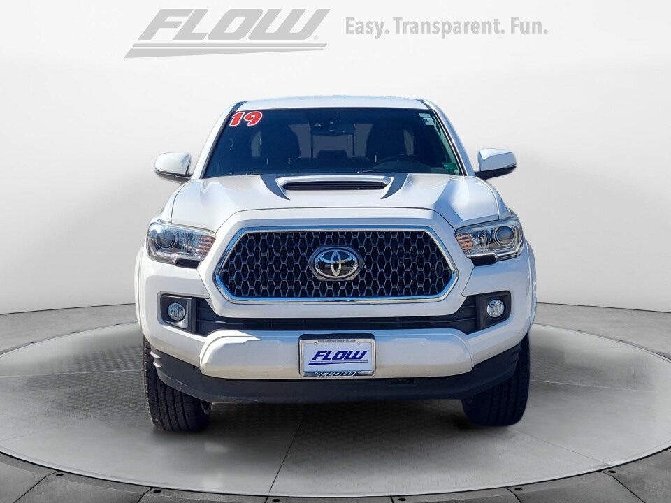 2019 Toyota Tacoma TRD Sport photo 2