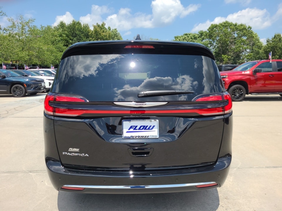2025 Chrysler Pacifica Select - Photo 14
