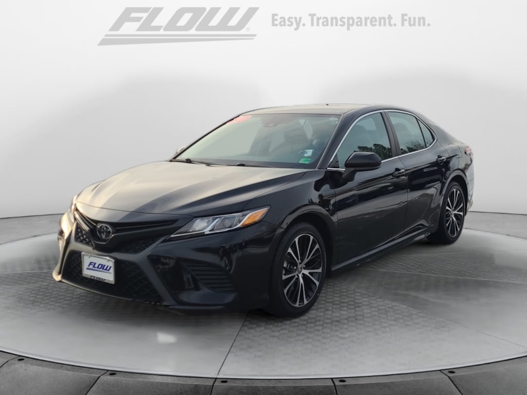 Used 2020 Toyota Camry SE Sedan