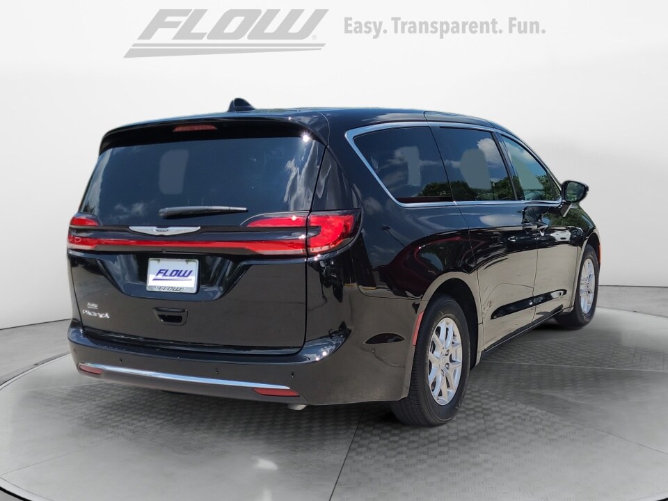 2025 Chrysler Pacifica Select - Photo 7