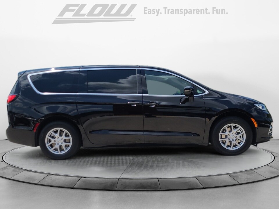 2025 Chrysler Pacifica Select - Photo 8