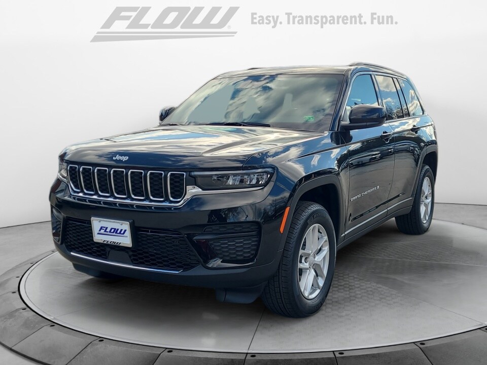 2025 Jeep Grand Cherokee Laredo photo 2
