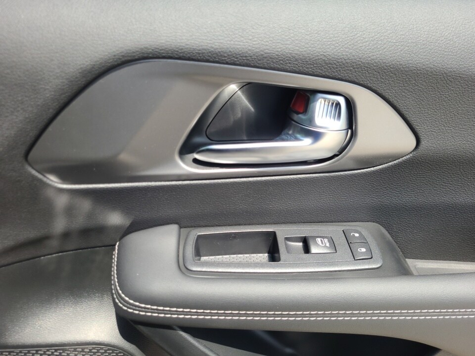 2025 Chrysler Pacifica Select - Photo 31