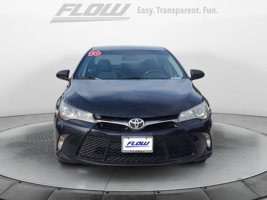Used 2016 Toyota Camry SE Sedan