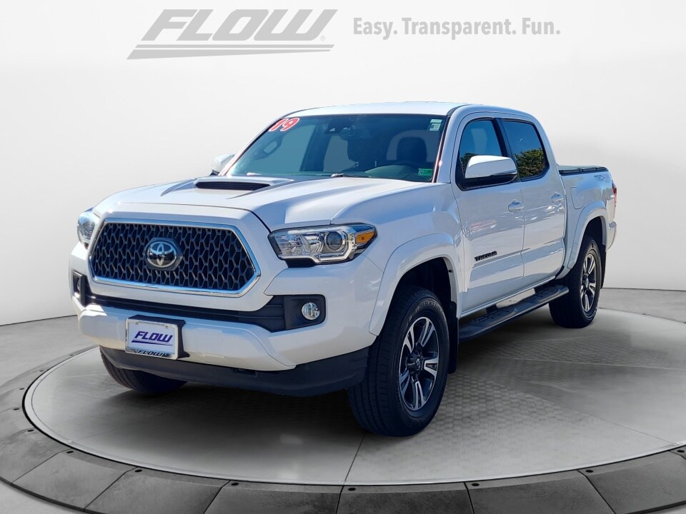 2019 Toyota Tacoma TRD Sport photo 3