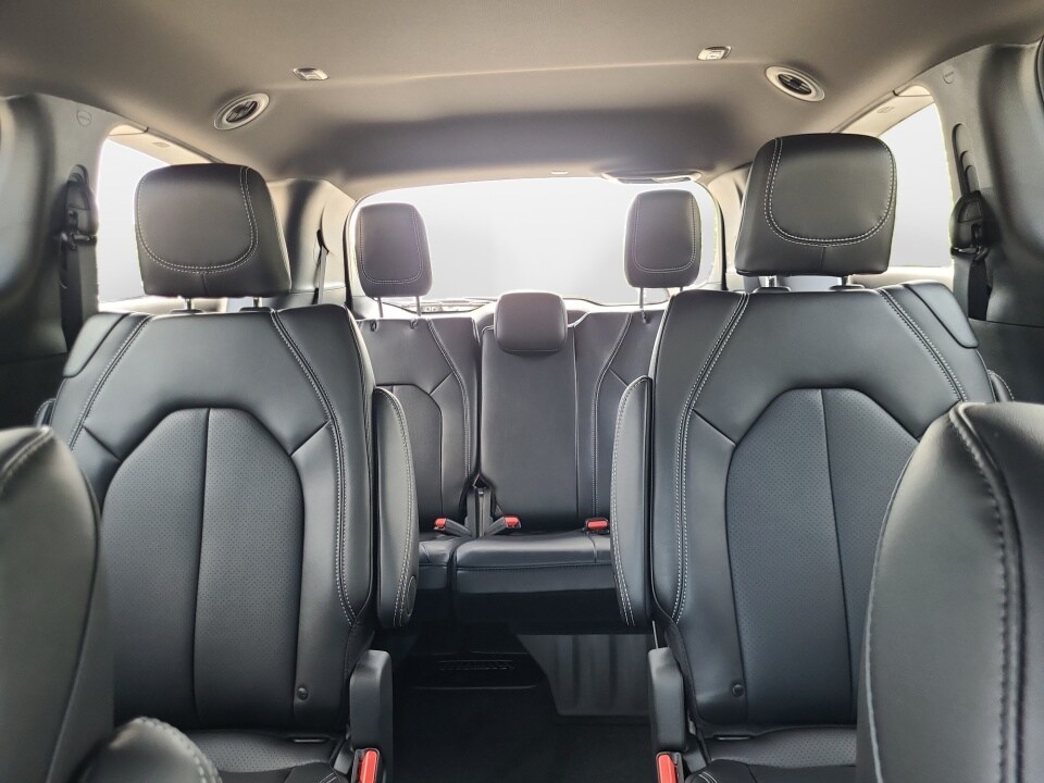 2025 Chrysler Pacifica Select - Photo 12