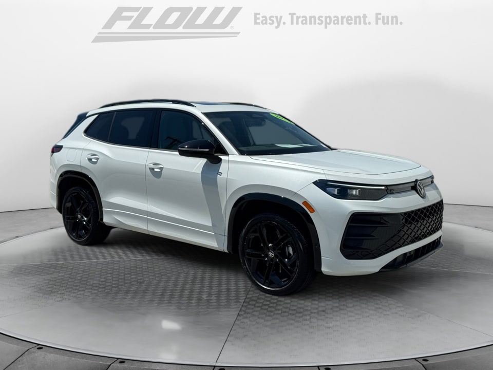 2025 Volkswagen Tiguan 2.0T SE R-Line Black 4Motion's photo