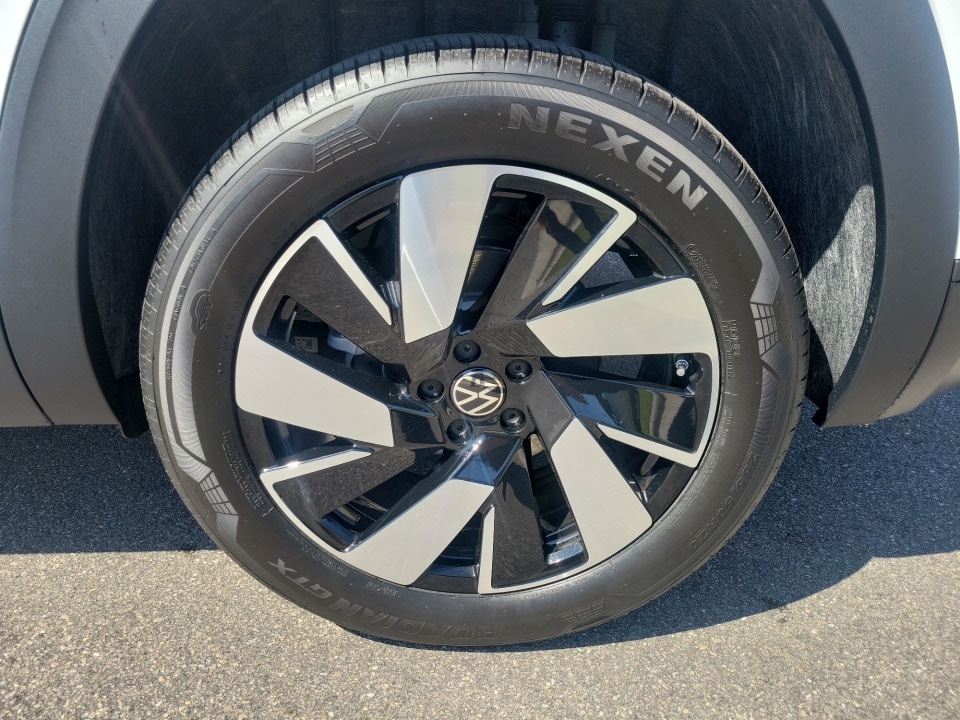 2025 Volkswagen Atlas Cross Sport SE w/Tech - Photo 22