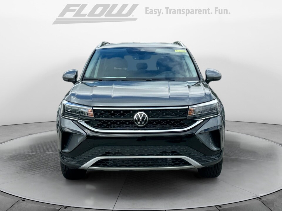 2024 Volkswagen Taos SE photo 2