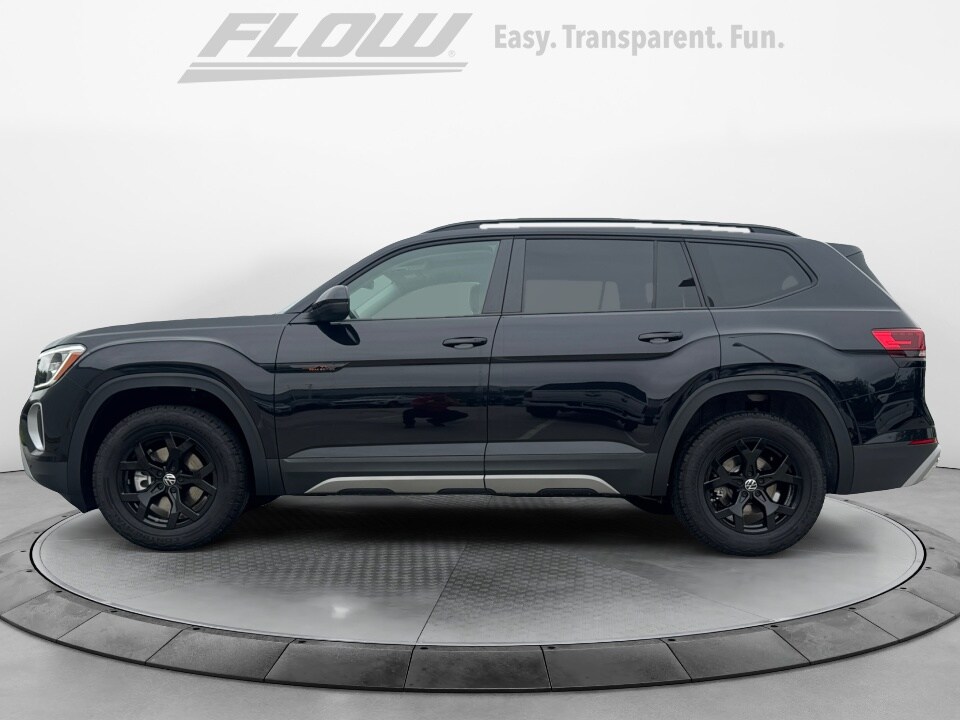 2025 Volkswagen Atlas Peak Edition SE photo 2
