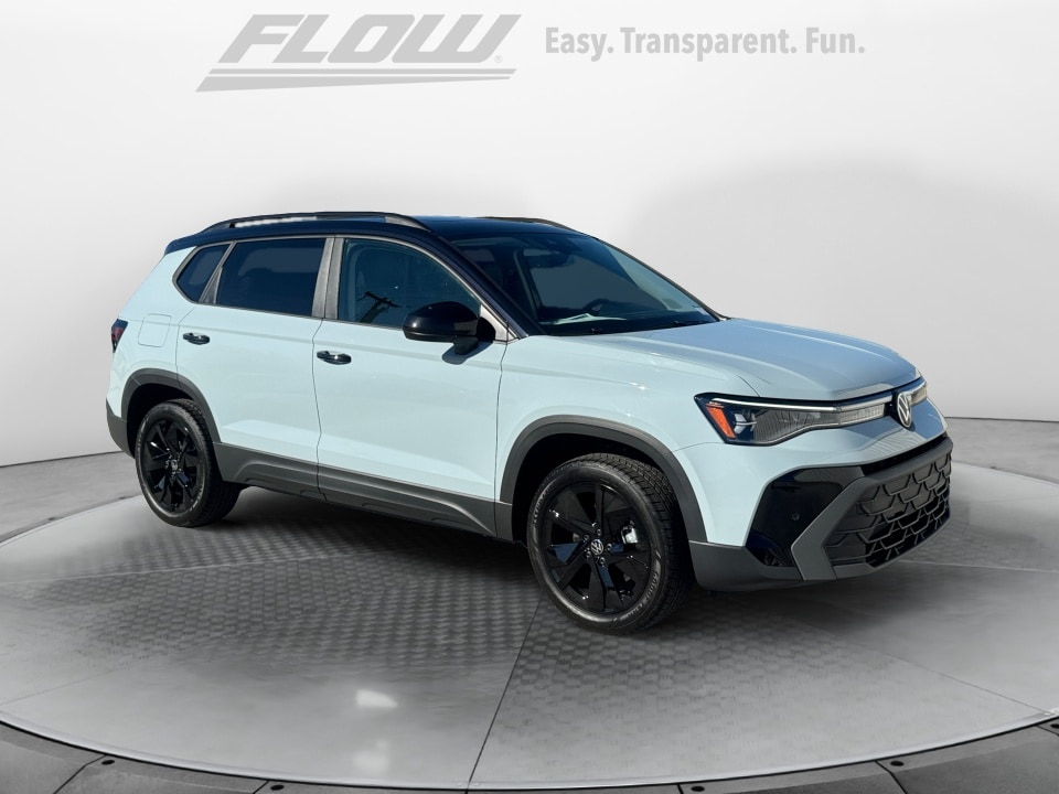 2026 Volkswagen Taos SE Black's photo