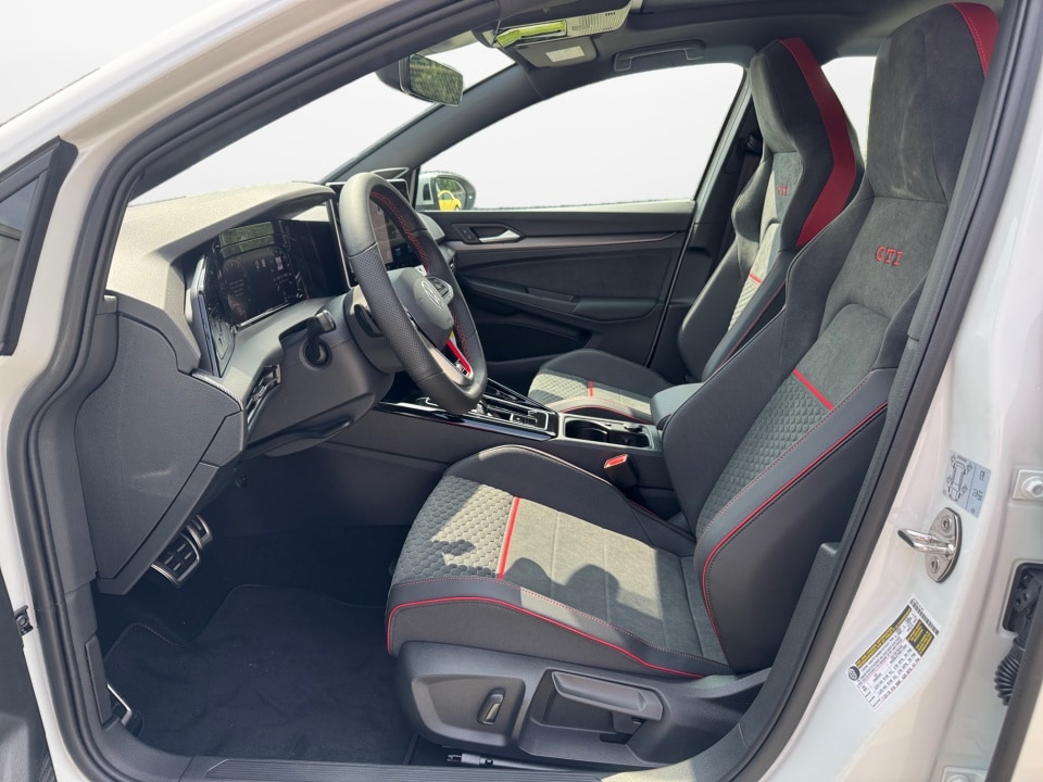 2025 Volkswagen Golf GTI SE - Photo 9