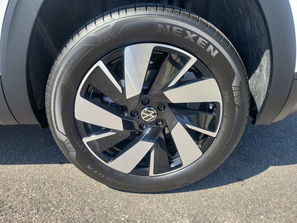 2025 Volkswagen Atlas Cross Sport SE w/Tech - Photo 23