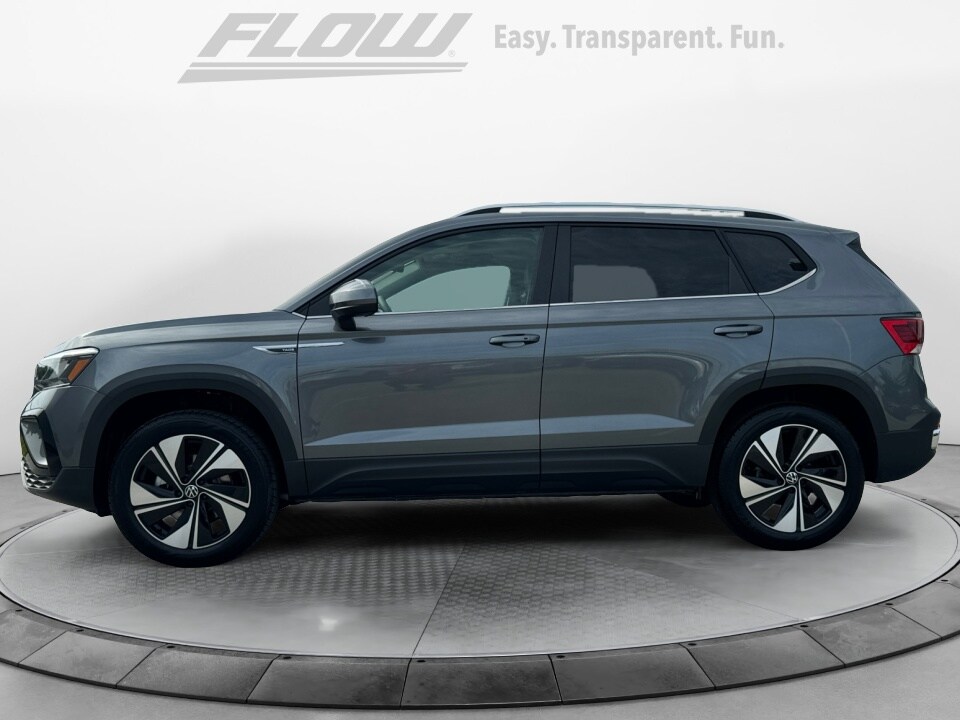 2024 Volkswagen Taos SE photo 3