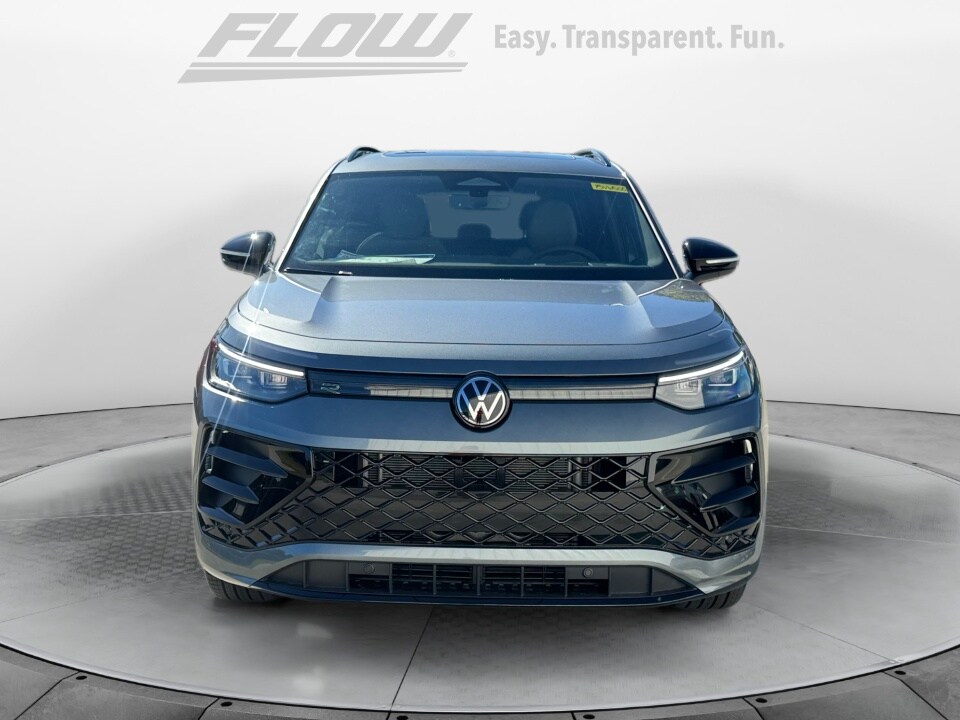 2026 Volkswagen Tiguan SE R-Line Black photo 2