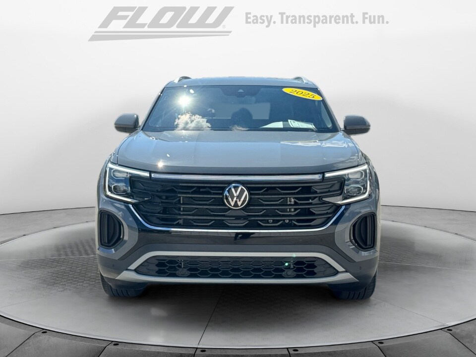 2025 Volkswagen Atlas Cross Sport SE Technology photo 2
