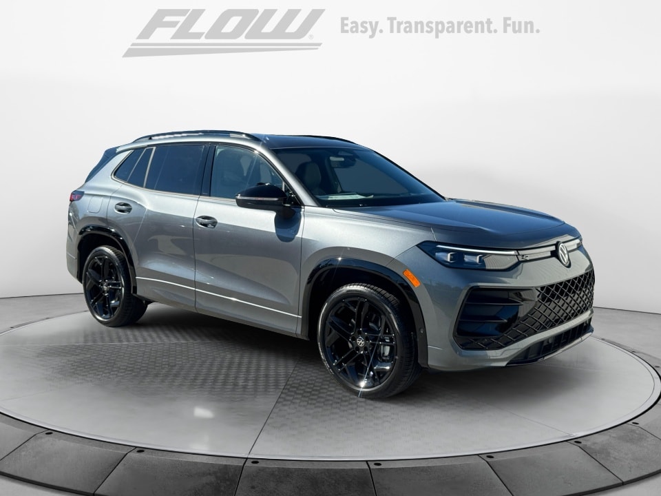 2026 Volkswagen Tiguan SE R-LINE BLACK's photo