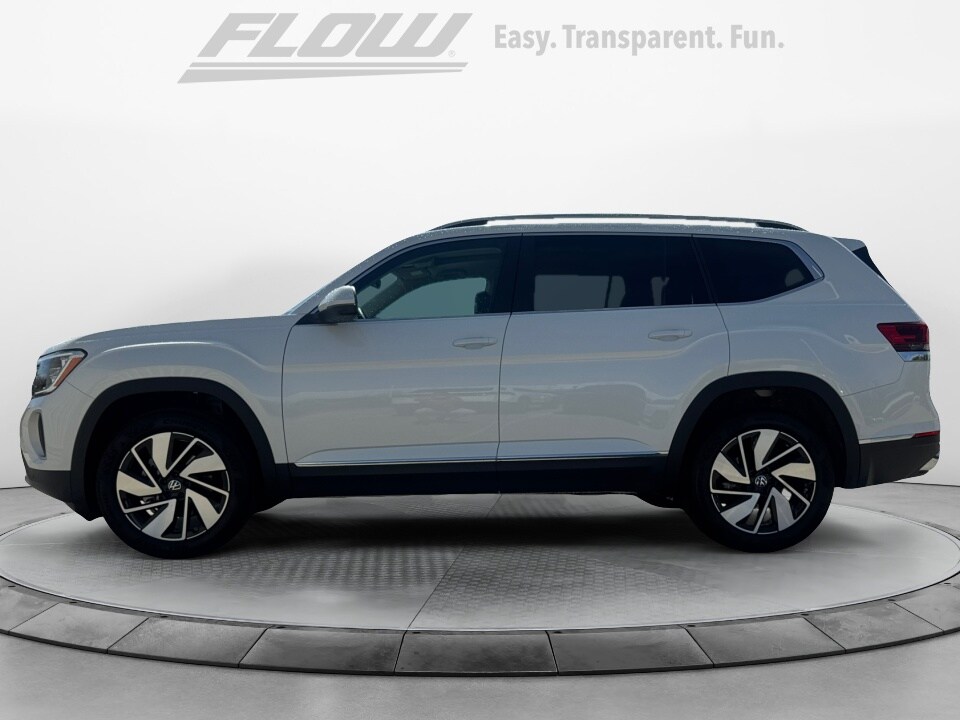 2025 Volkswagen Atlas SEL photo 3