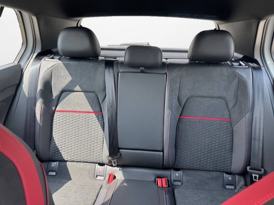 2025 Volkswagen Golf GTI SE - Photo 12