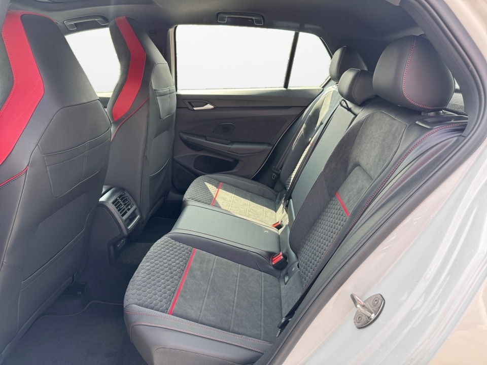 2025 Volkswagen Golf GTI SE - Photo 13