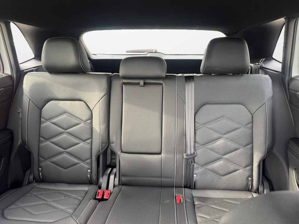 2025 Volkswagen Atlas Cross Sport SE w/Tech - Photo 12