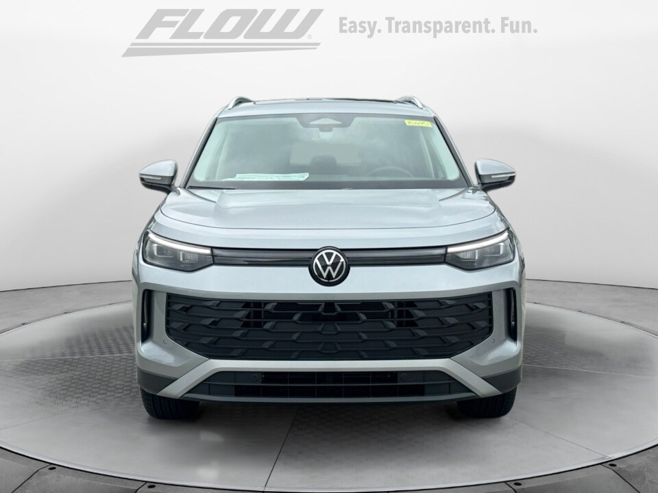 2025 Volkswagen Tiguan SE photo 2