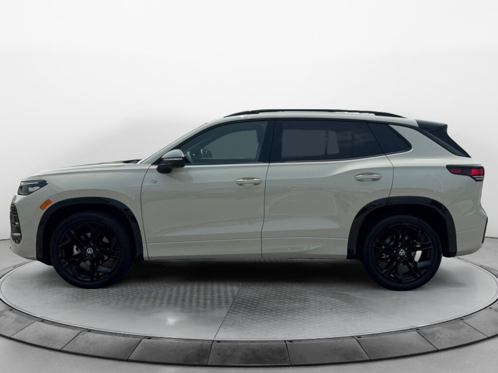 New 2026 Volkswagen Tiguan SE R-Line Black SUV