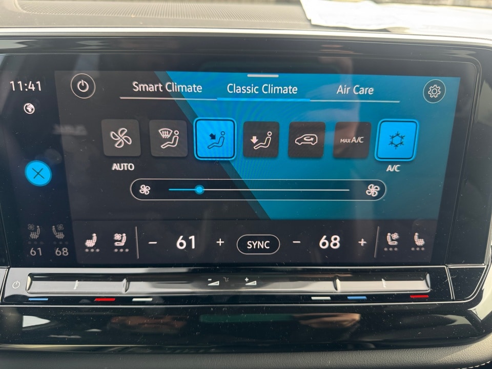 2025 Volkswagen Atlas Cross Sport SE w/Tech - Photo 18