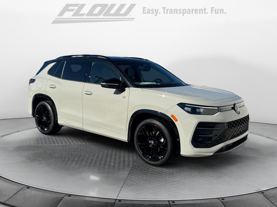 2026 Volkswagen Tiguan SE R-LINE BLACK's photo