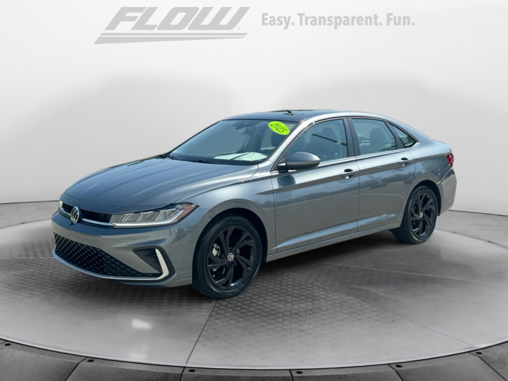 Used 2025 Volkswagen Jetta SE Sedan