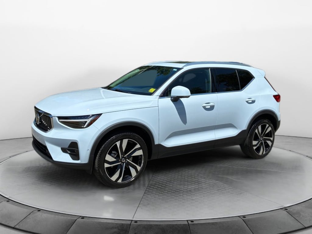 Used 2025 Volvo XC40 Ultra Bright Theme SUV