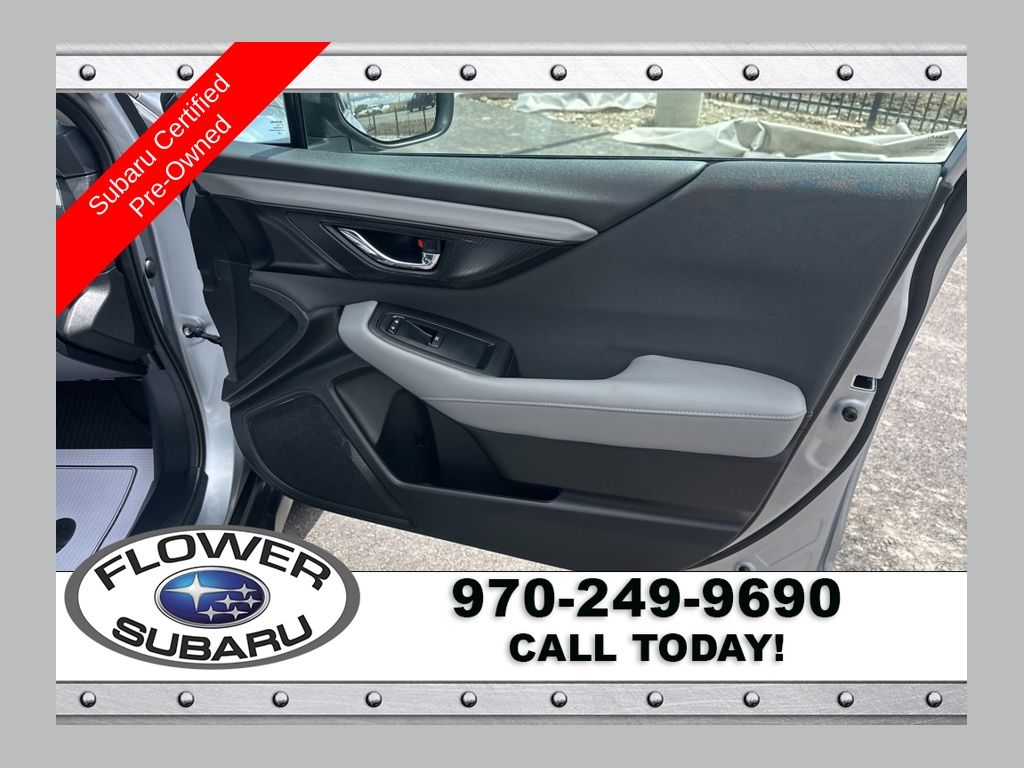 2025 Subaru Outback Premium's photo