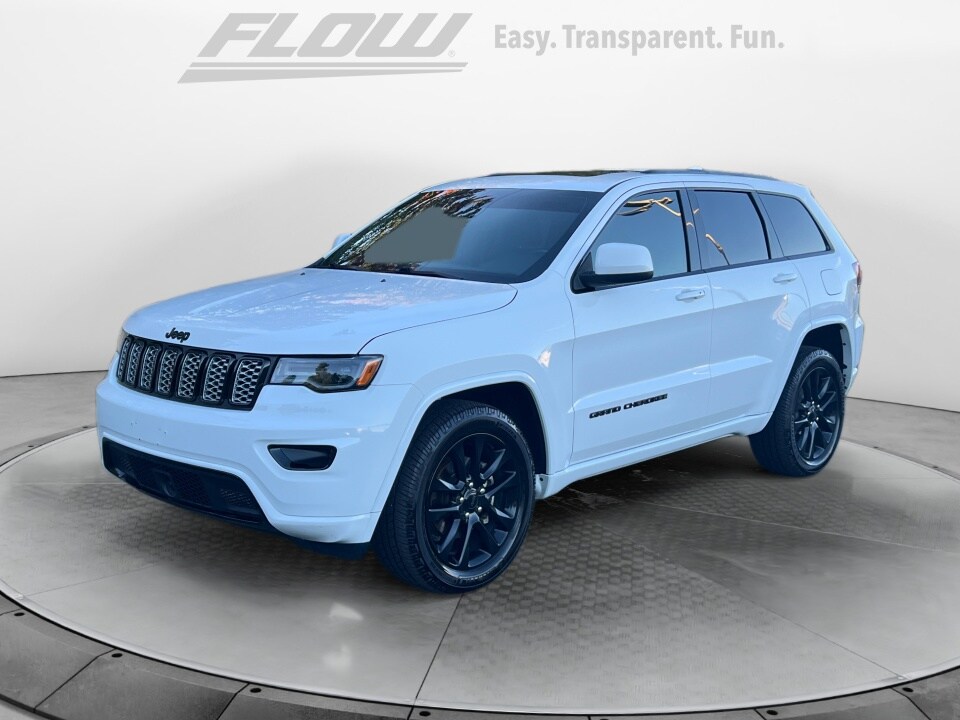 2020 Jeep Grand Cherokee Laredo photo 2