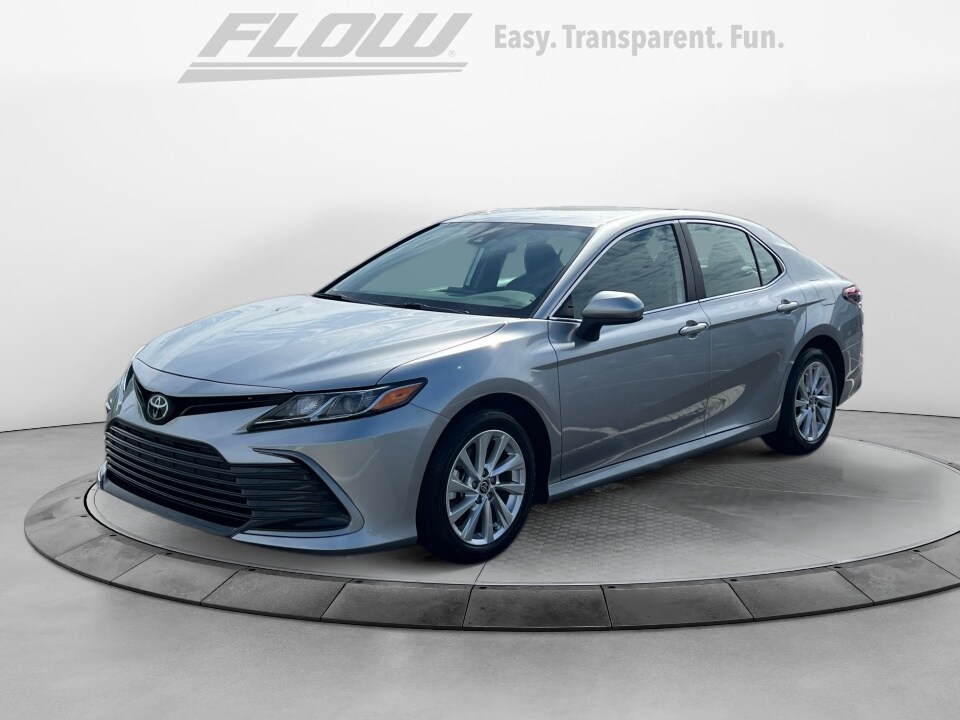 2023 Toyota Camry LE photo 3
