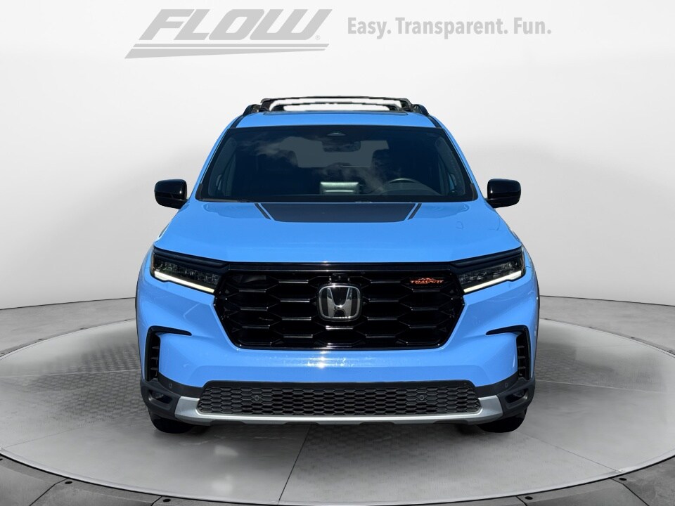 2023 Honda Pilot TrailSport photo 2